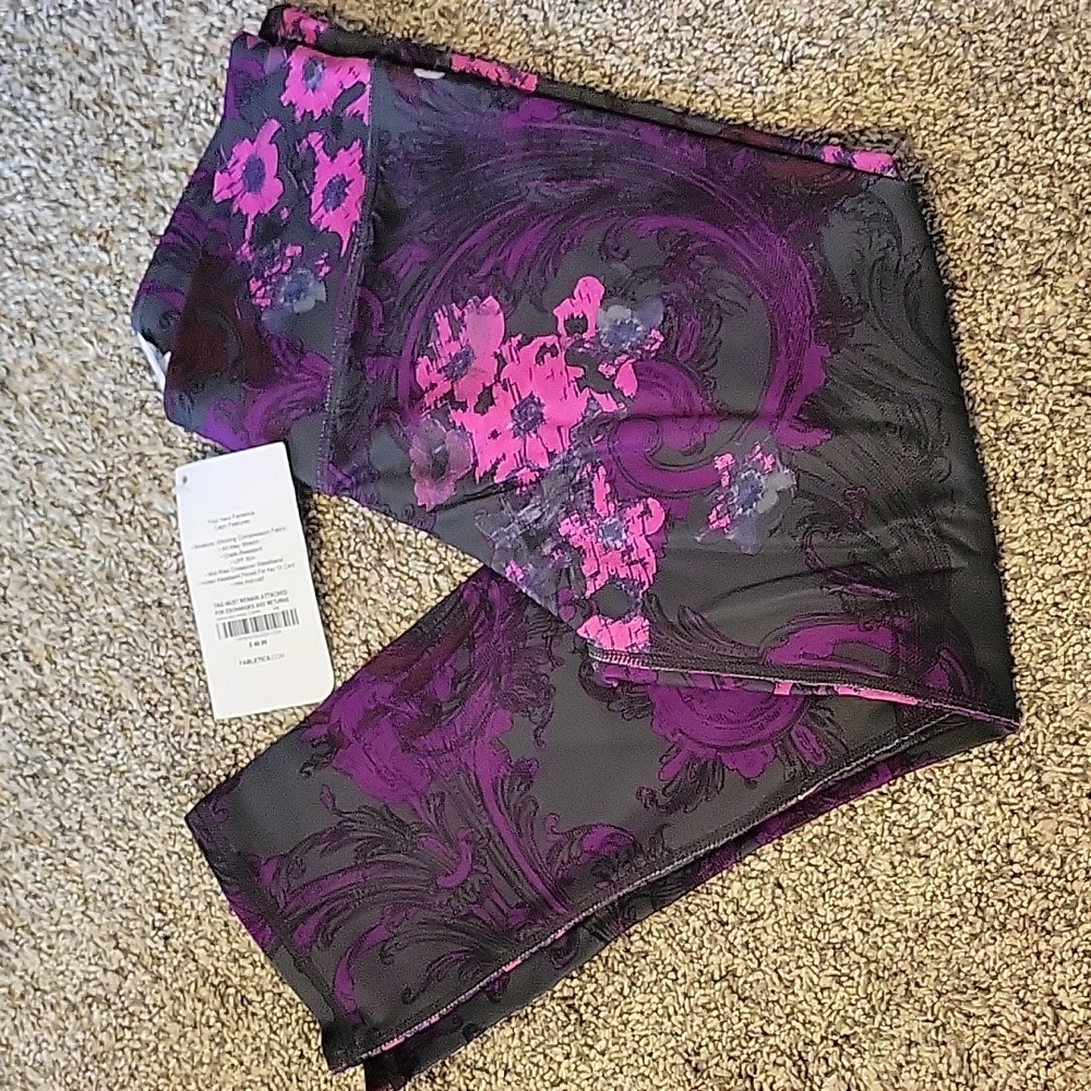 Fabletics Small Flower Capri Leggings